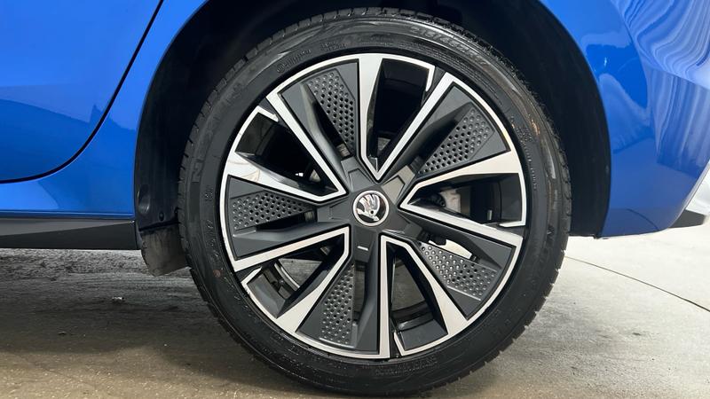 Skoda FABIA Photo cohere-0ff72f35c6bd235d66ea0257f25e0c96685054d6.jpg