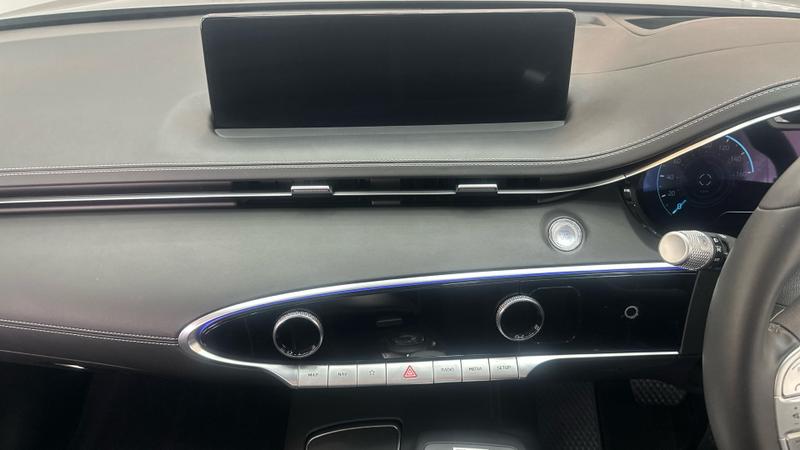 Genesis GV70 Photo cohere-112b914b7cd0bd77ce5900d207bbd03b5b429fd8.jpg