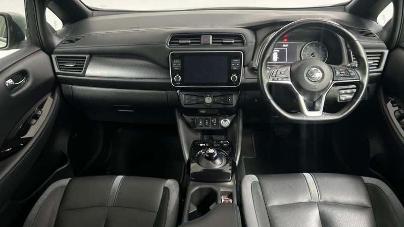 Nissan LEAF Photo cohere-11413e841cc1ad79d3a3b1c0e9bae9b59dc2a07d.jpg