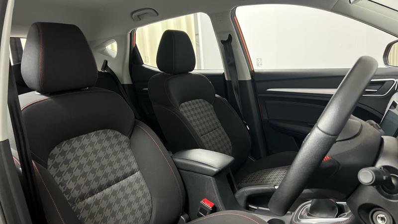 MG ZS Photo cohere-11aa0da8f0573035351ba7099d263415222bf0d5.jpg