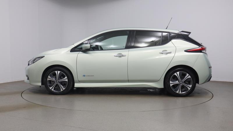 Nissan LEAF Photo cohere-12637271180ff6aebe7350d5da481efa09f32380.jpg