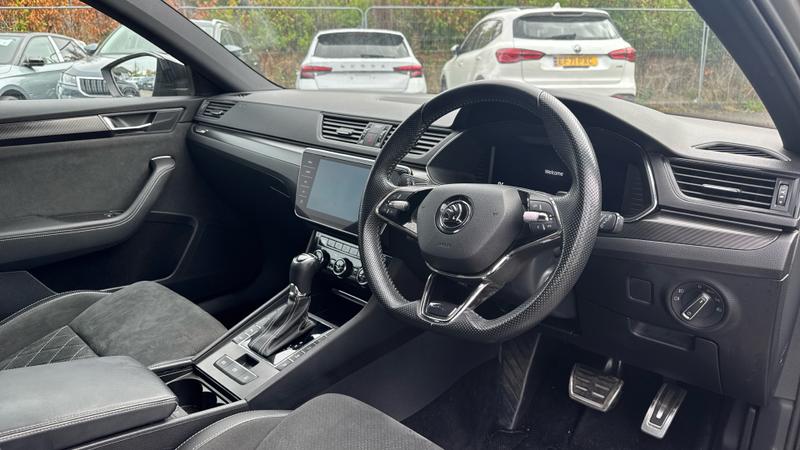 Skoda SUPERB Photo cohere-13974482e4c024e36af8742f5442a636744aacec.jpg