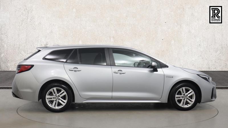 Suzuki Swace Photo cohere-173ef1bc9b83b8a26dda5ade9ba4251f9e4ac066.jpg