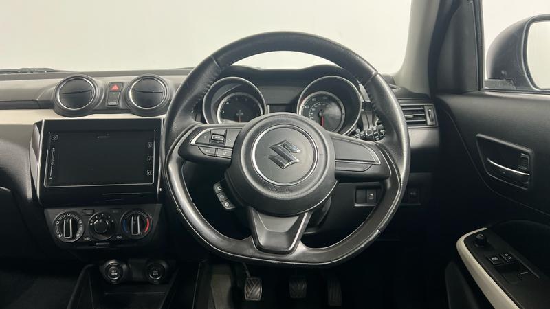 Suzuki SWIFT Photo cohere-195a5237571c6555458b104635b44cb234fb2473.jpg