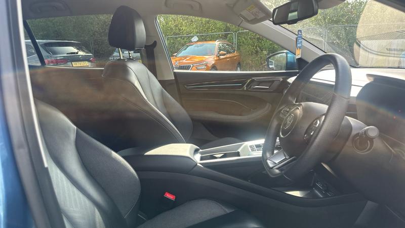 MG MG5 Photo cohere-1af337ca3485c82bc50b984ba85a6db51e77b57a.jpg
