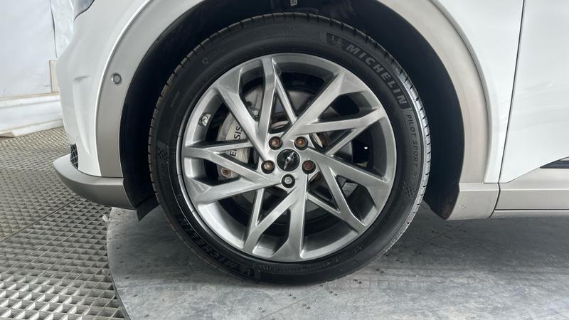 Genesis GV60 Photo cohere-1ed3fef2281a91ad7fd0a150d3e723d1533dd240.jpg