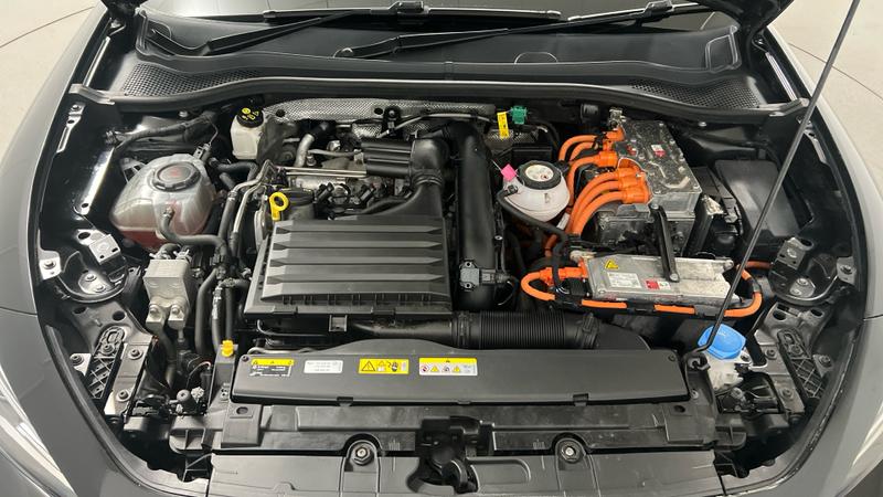 SEAT LEON Photo cohere-1f9e2a7cc384def252cefc9ed871ce3ccf3fb47c.jpg
