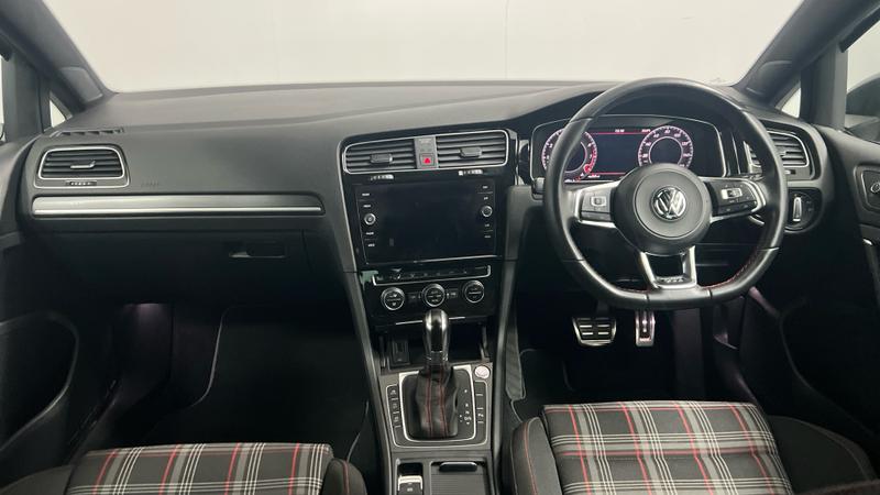 Volkswagen GOLF Photo cohere-200643f45097649d230f7ce4f5d07065807c3095.jpg