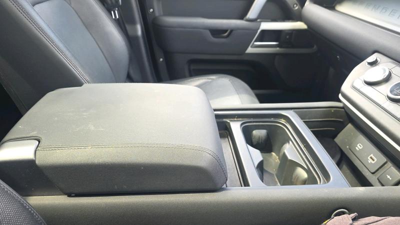Land Rover Defender 110 Photo cohere-25b158e0d0e589017401212ebb8d37e0c4e6f68a.jpg