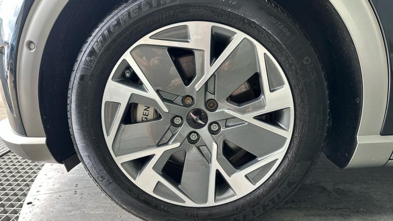 Genesis GV60 Photo cohere-25c763f7f5484b6dd99863a1d063ee3afceec575.jpg
