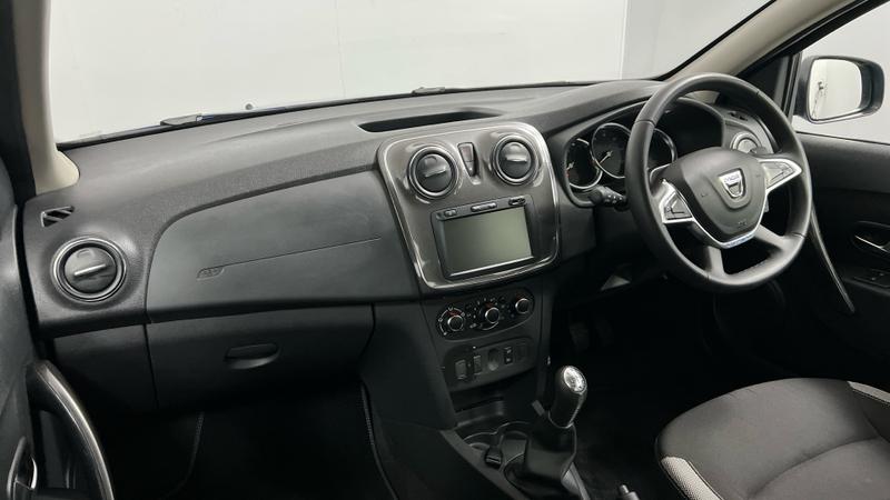 Dacia SANDERO STEPWAY Photo cohere-28b2a4ca962102e4ef9e3ad6cd50e0a84e648651.jpg