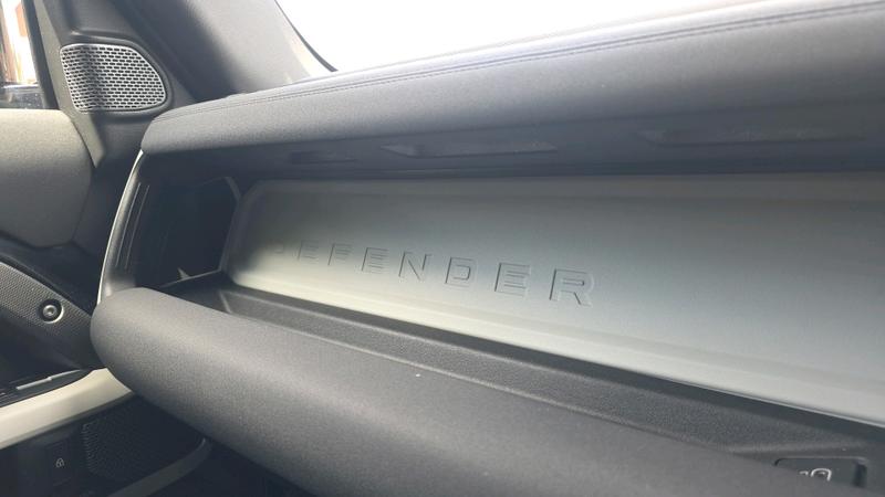 Land Rover Defender 110 Photo cohere-2be7655b5d2a231dab0493eea14290ad5c63ac49.jpg