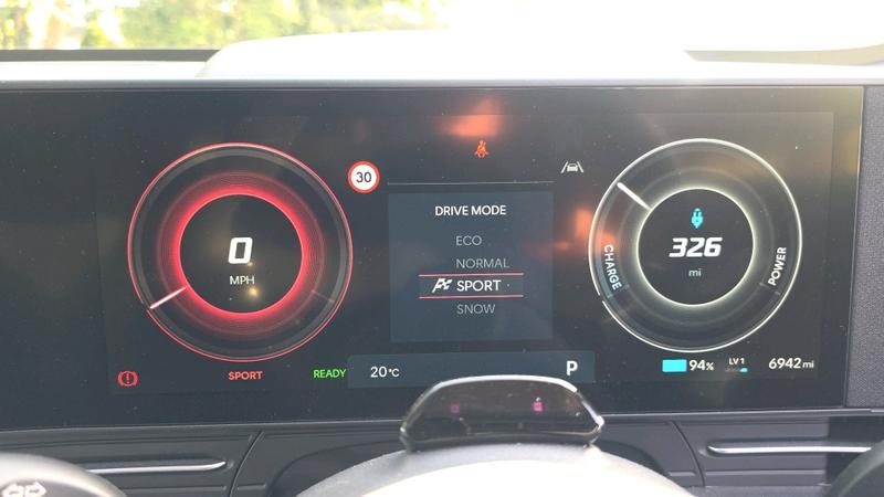 Hyundai KONA Photo cohere-2d586b8bbd35aa2ec25553a8cfb9dda1a8e1915f.jpg