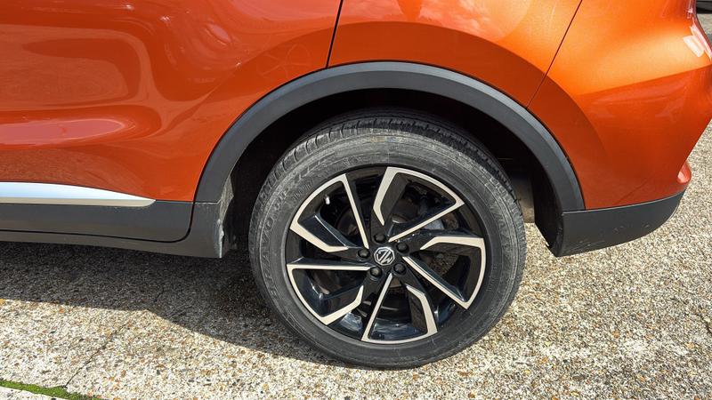 MG ZS Photo cohere-2f302cb9ac204fa466de8c6423fddb748f26e447.jpg