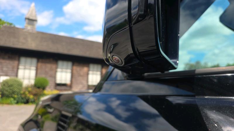 Land Rover Defender 110 Photo cohere-3033e8e8a3e936471d62e172f1541195474e8f59.jpg