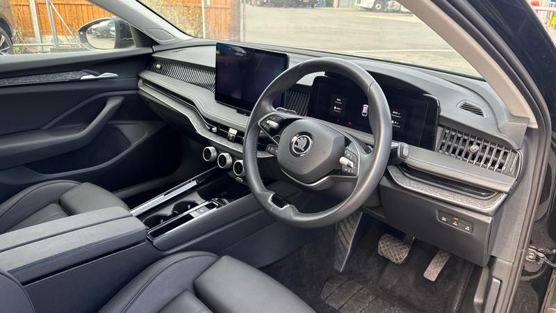 Skoda SUPERB Photo cohere-32ab376c8b7d068a3b7016487d45bef44360f362.jpg