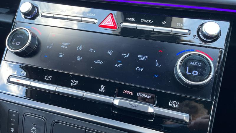 Hyundai Santa Fe Photo cohere-34f22d1059e10baf3a2815733e9c35006003dab6.jpg