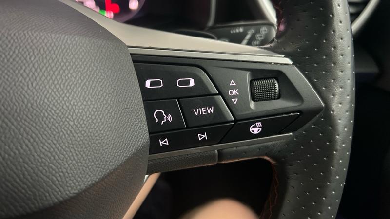 SEAT LEON Photo cohere-354a816357e3d4ea282c1a298cc85ca223e87680.jpg