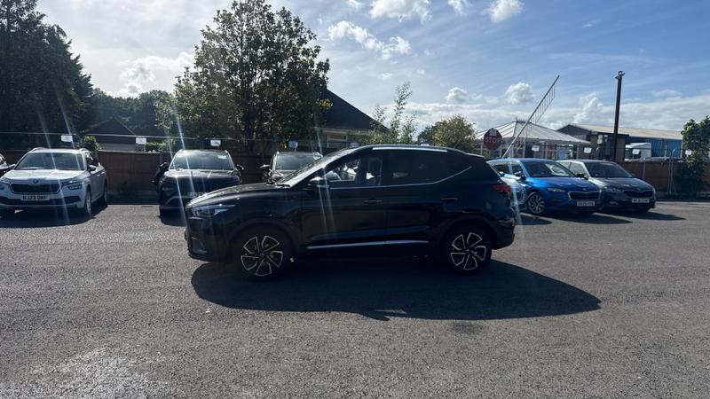 MG ZS Photo cohere-360a772b5b9c6b009e1f4c6e7858df9e4bdcdf69.jpg