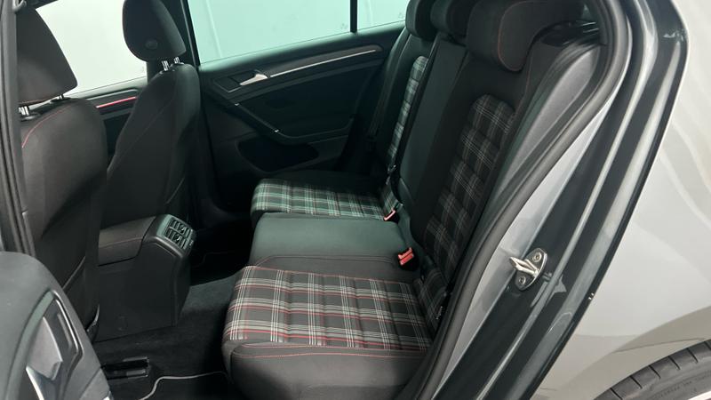 Volkswagen GOLF Photo cohere-3769d2ecc0b41fd8c9c2c3639699b83315b5ac83.jpg