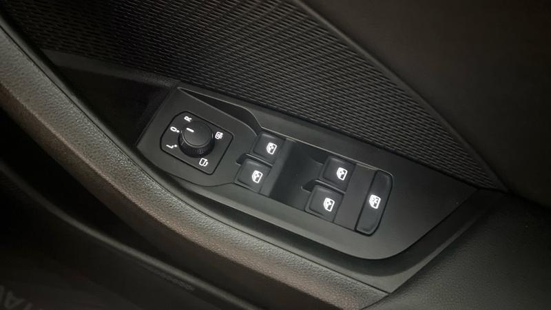 Skoda OCTAVIA Photo cohere-3a6e19fa8f2af0a2373cf82abe56ae42afe710d6.jpg