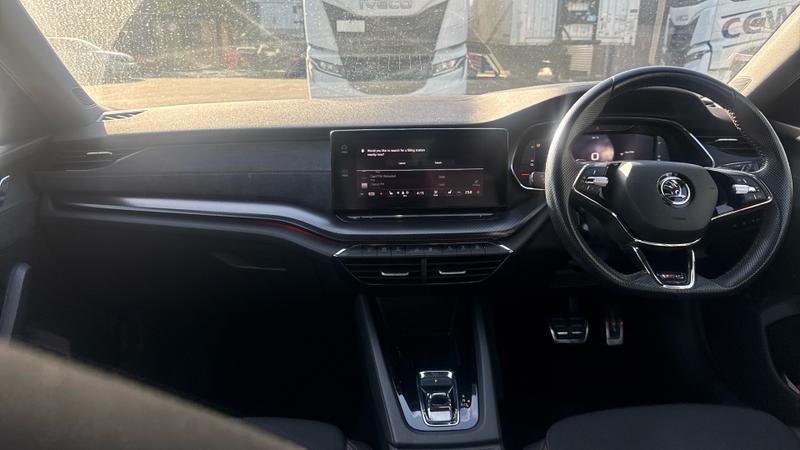 Skoda OCTAVIA Photo cohere-3cf21cb185f1a384896df23fb2321fc2cbedde9c.jpg