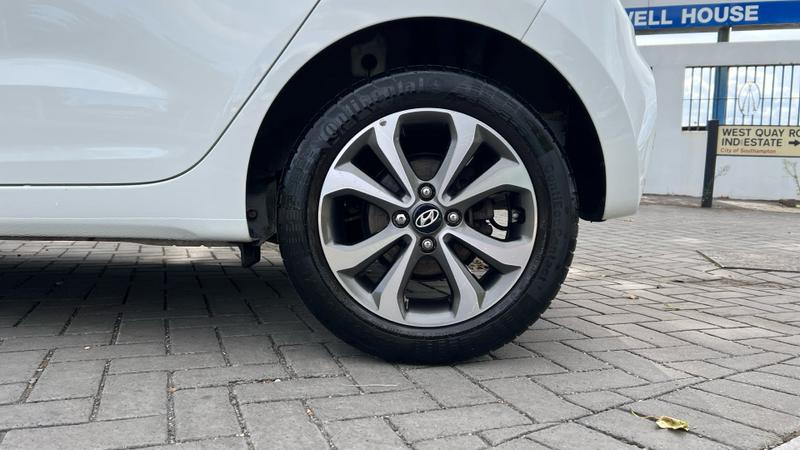 Hyundai i10 Photo cohere-3d6492df4582cb36e06af3eb7a48a0a595ce63e6.jpg