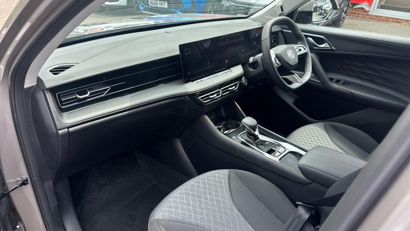 MG HS Hybrid+ Photo cohere-3ebe8b0cbfeb391b6e256e0cfe0d5a5e43a6944a.jpg