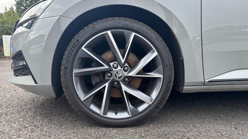 Skoda SUPERB Photo cohere-42bdbf6b03ee67d838e10155843024abb7be1e83.jpg