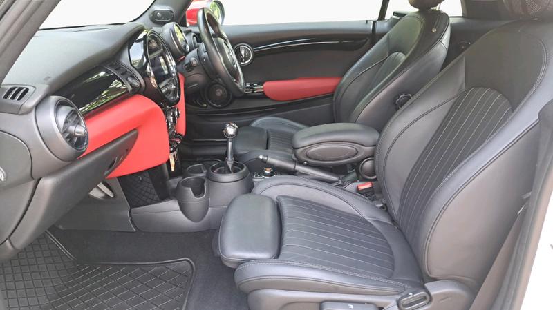 Mini Convertible Photo cohere-46471d57921a9377711d62cd204ff3ed8fb90053.jpg