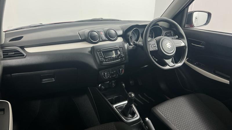Suzuki SWIFT Photo cohere-47a0adb9a7ba12e381173bf68c1c0883eedbc3c8.jpg