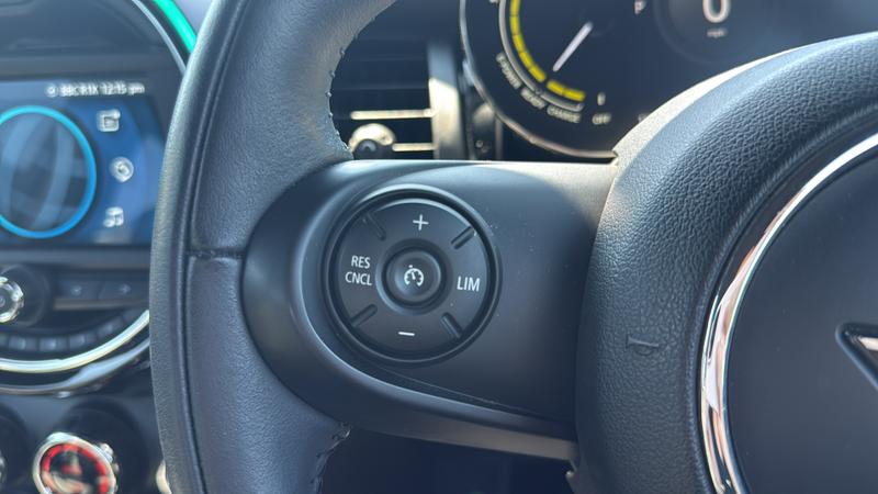 MINI Electric Hatch Photo cohere-47d3af9335f8551b4706e5785653cd152f20a17b.jpg