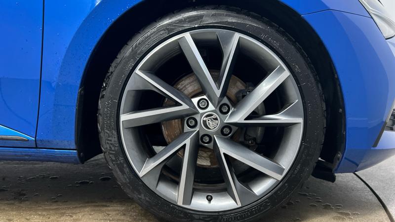 Skoda SUPERB Photo cohere-4c49e6a2636ee1ea27f51d9cad1164836a776536.jpg