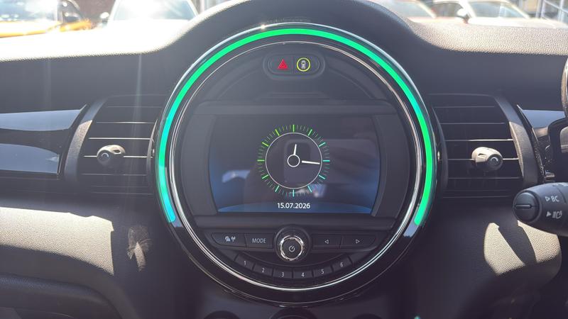 MINI Electric Hatch Photo cohere-4d40dc62657231ec9f7b3e3f973434e11d51dbc6.jpg
