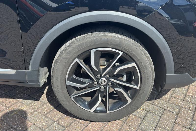 MG ZS Photo cohere-50189c46af296460d2126d415d341b16820d9363.jpg