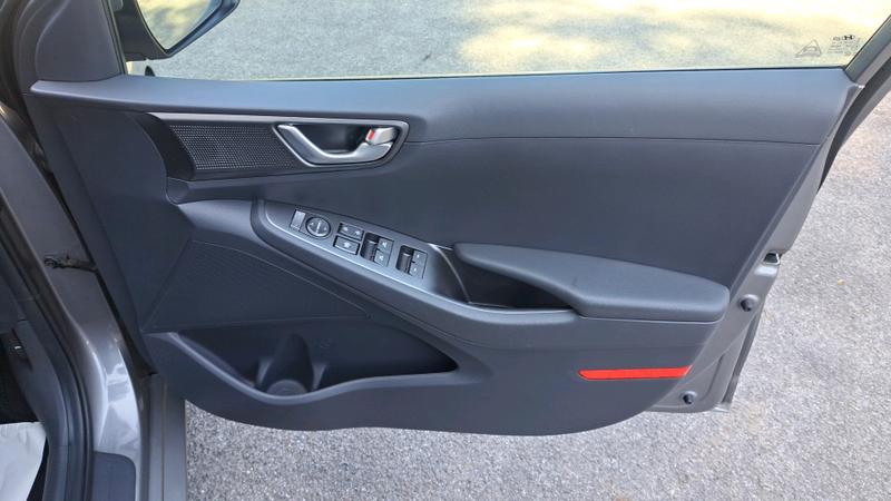 Hyundai IONIQ Photo cohere-50d6781b53584e29d0f2e8860208b99365f5d0f8.jpg