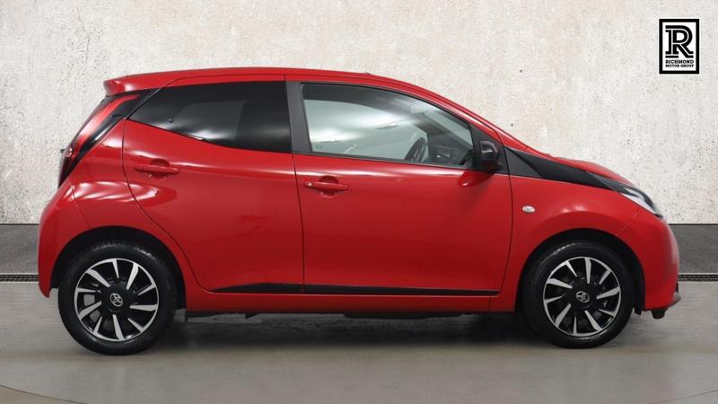 Toyota AYGO Photo cohere-52c380edf40d628698e55a6cb600010a69ddb372.jpg