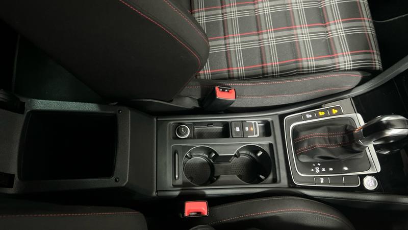 Volkswagen GOLF Photo cohere-5714d66e11c1e6c4fc5535fa8dee1d6a324c1dc6.jpg
