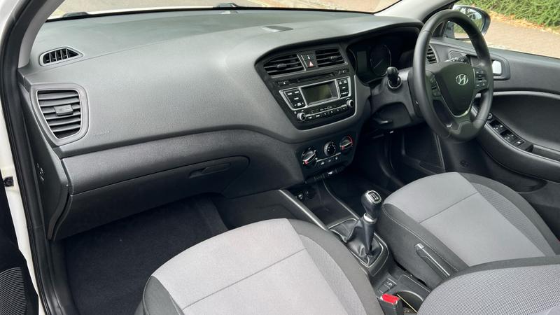 Hyundai i20 Photo cohere-584d1e33a4697c560c3628b0faf5b0d4accf4274.jpg