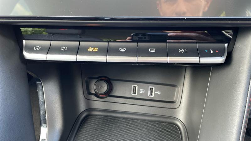 MG ZS Photo cohere-5aa1ff6751b561275f32128b0d55e9446fca16f7.jpg