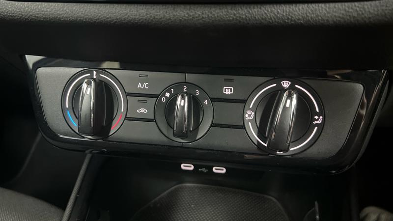Skoda FABIA Photo cohere-5b530664ec0162bc0e9a8da7e6239c51e1305724.jpg