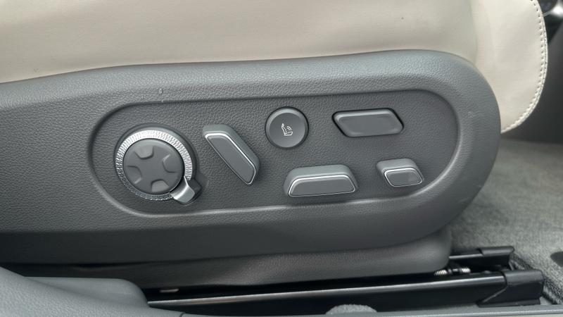 Genesis GV60 Photo cohere-5e5bd90158af4bec677db211e77390c1a6c2d436.jpg