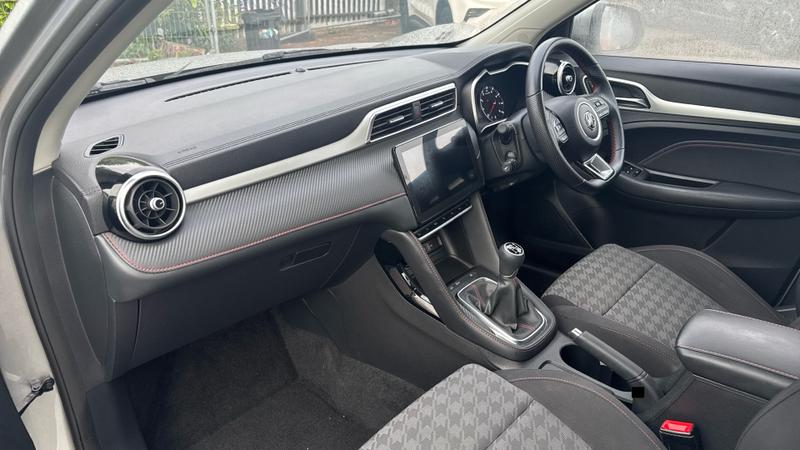 MG MG ZS Photo cohere-63f5f0b839e9db5b1f9334583fcf5ff37c1b89c3.jpg