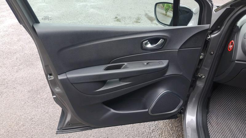 Renault Captur Photo cohere-6414cd884ad776f0efc9ff78471627d3bb86e7e6.jpg