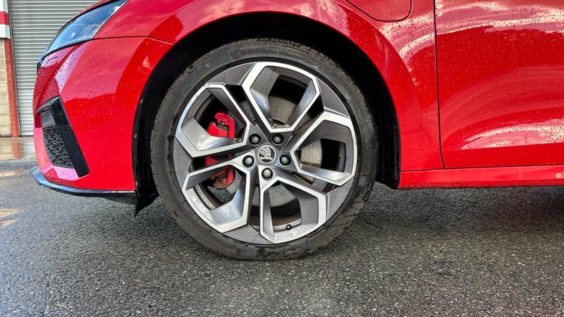 Skoda OCTAVIA Photo cohere-66f2a320bfa8acdb31adb6d9e482fb964bb23f41.jpg