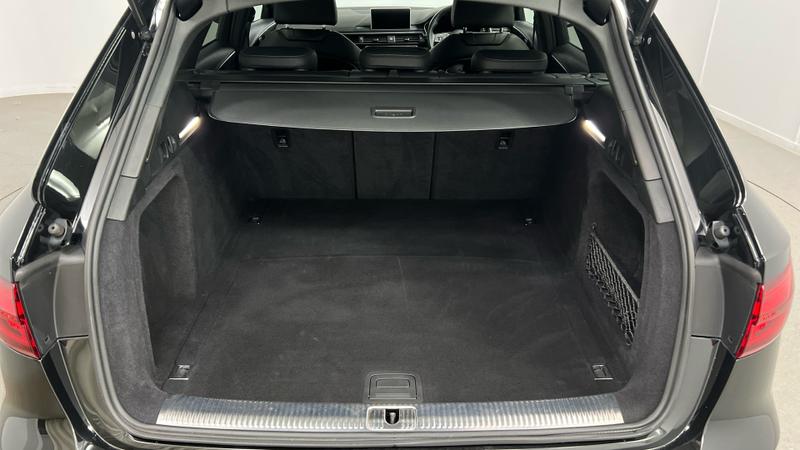 Audi A4 Photo cohere-68ab568b43d046a9a371de5d78edc086e30debc6.jpg