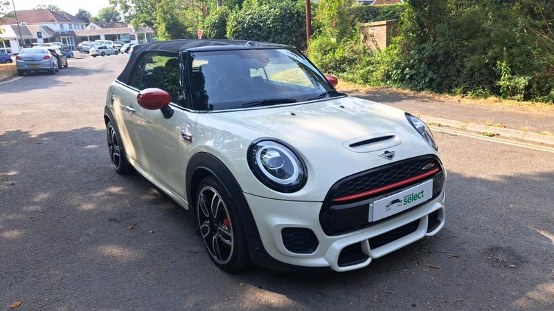 Mini Convertible Photo cohere-6987391bfa3b0594b756cc3c0bc26c53d833a543.jpg