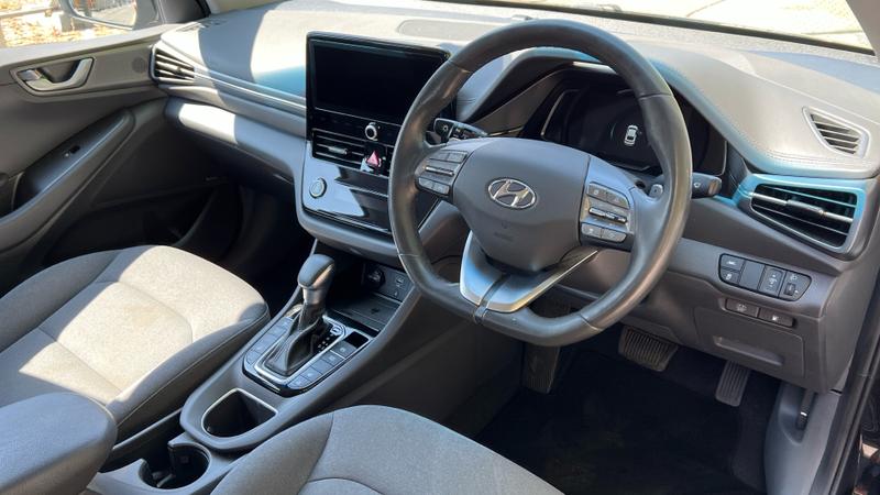 Hyundai IONIQ Photo cohere-6a3437d9606e2dde14b6d3e80b83835359985768.jpg