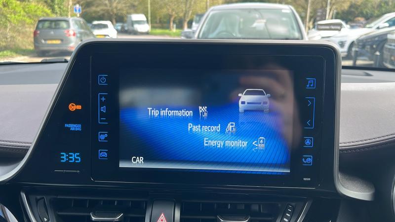 Toyota C-HR Photo cohere-6a414dfef8a7295a916b68701a43a40bb6606746.jpg