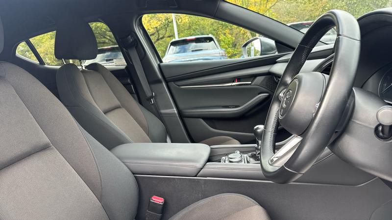 Mazda Mazda3 Photo cohere-6b468b9ec84621034aa50053eb1c3bd87456f365.jpg